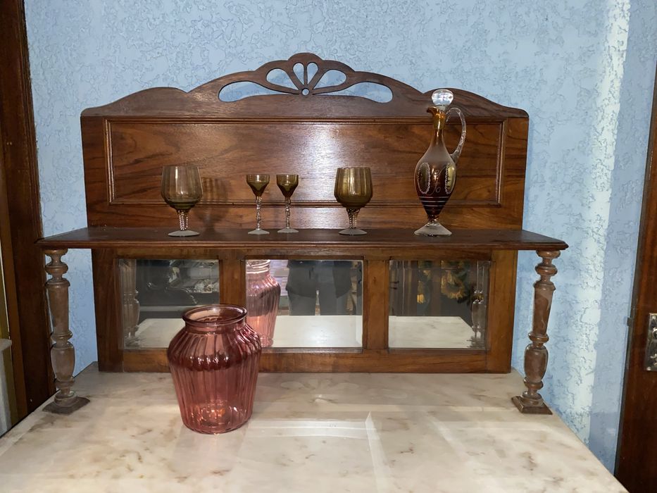 Louceiro em Madeira com Tampo em Mármore