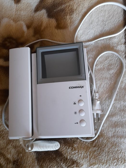 Продам видеодомофон commax