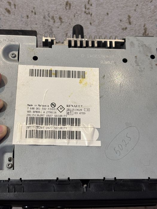 Продам автомагнитолу Renault оригинал.