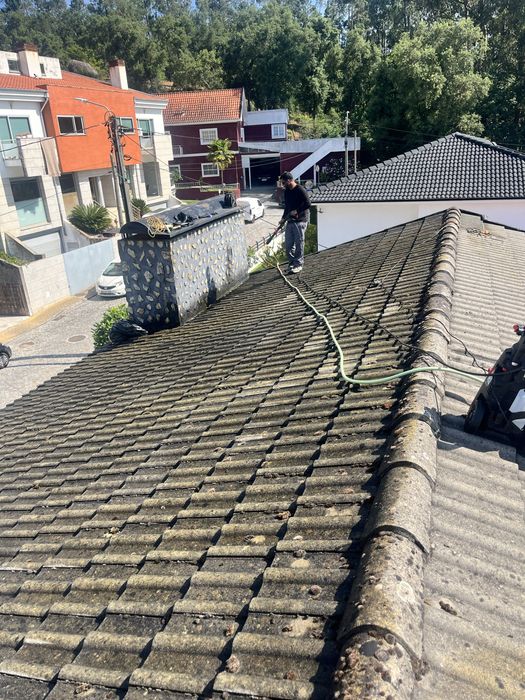 Telhados em geral é com  S.O.S TELHADOS