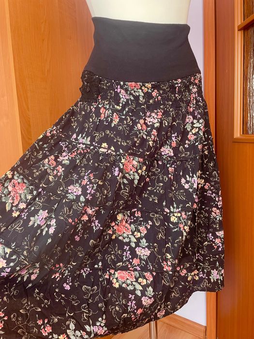 Fajna spódnica na szerokiej gumie