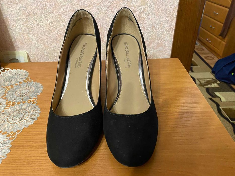 Новые замшевые черные туфли 40 размер стелька 25,5