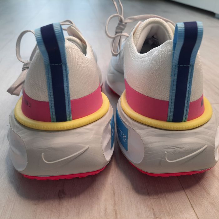 Оригінальні чоловічі кросівки Nike INVINCIBLE 3 DR2615-105