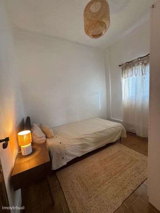 Quarto - localizado em Setubal