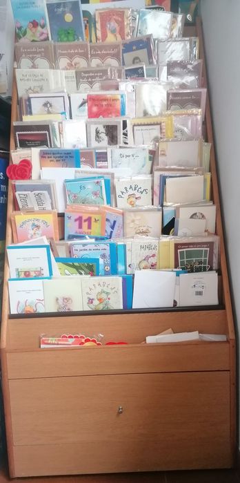 Expositor de postais ou cartões