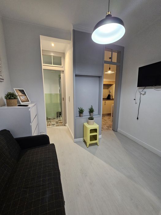 Arrendamento de excelente T1+1, perto metro Avenida Liberdade