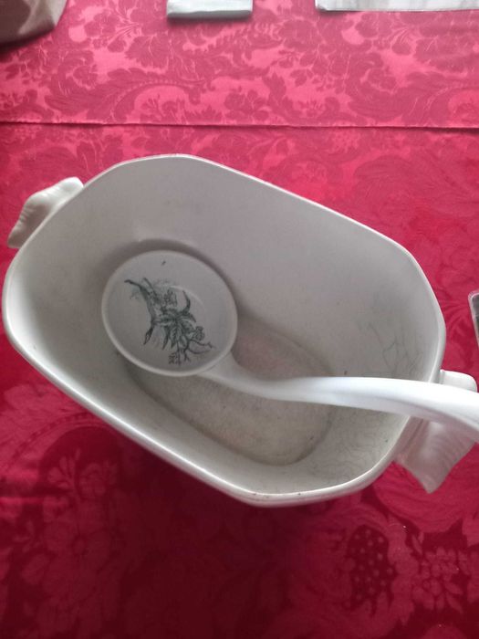 terrina sopa muito antiga