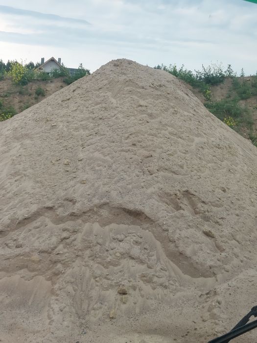 Czarnoziem Gruz betonowy   prace ziemne Piaski transport