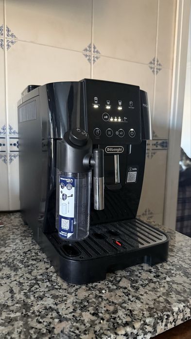 Máquina Café De’Longhi Magnifica Start Milk ECAM220.60.B