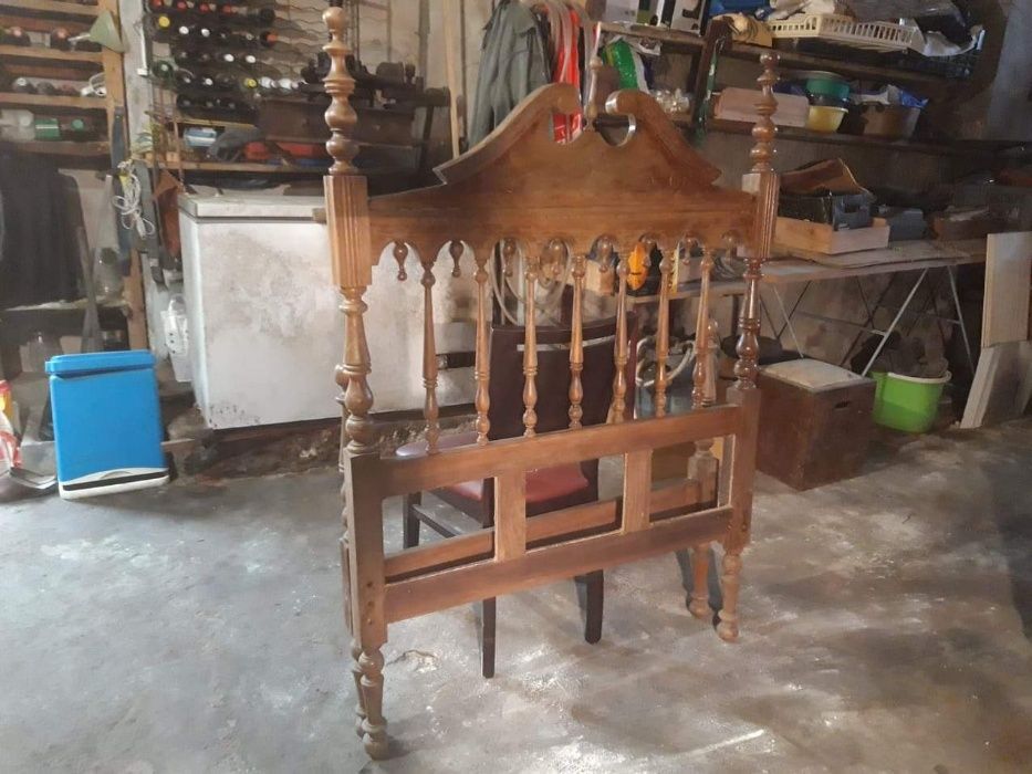 Cama solteiro muito boas em pinho