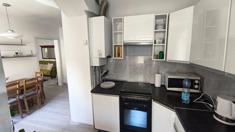 Sprzedam górę domu 66 M2 w śródmieściu bezczynszowe, garaż,wspólny ogródek