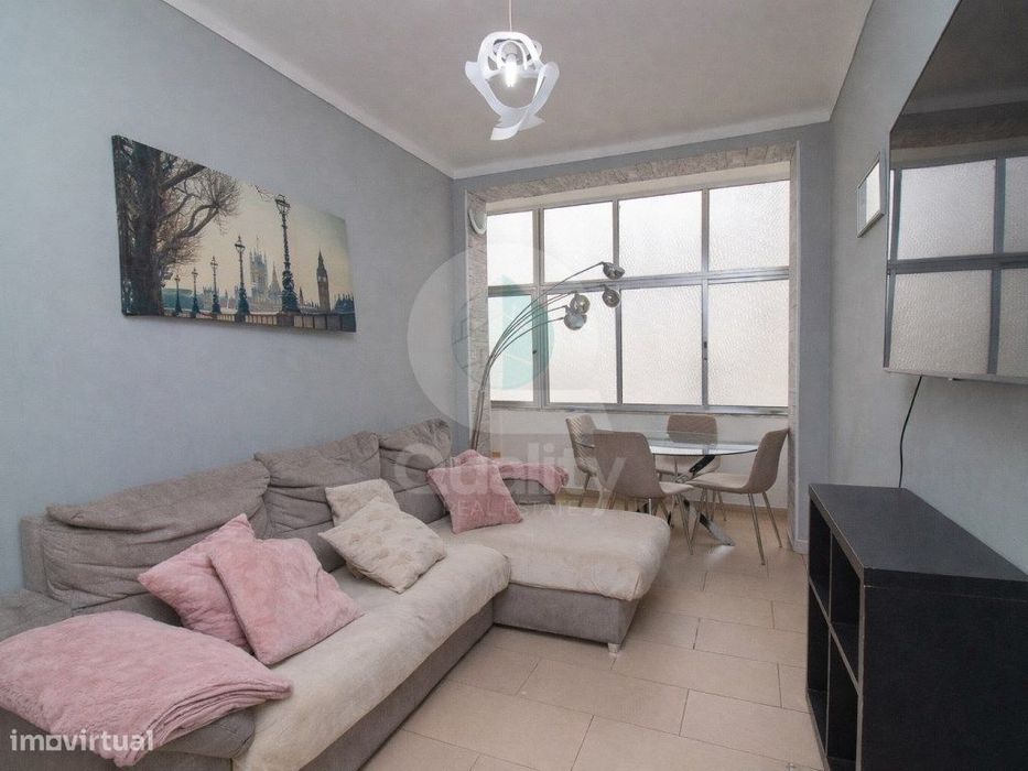 Ótima Oportunidade Para Habitação Ou Investimento