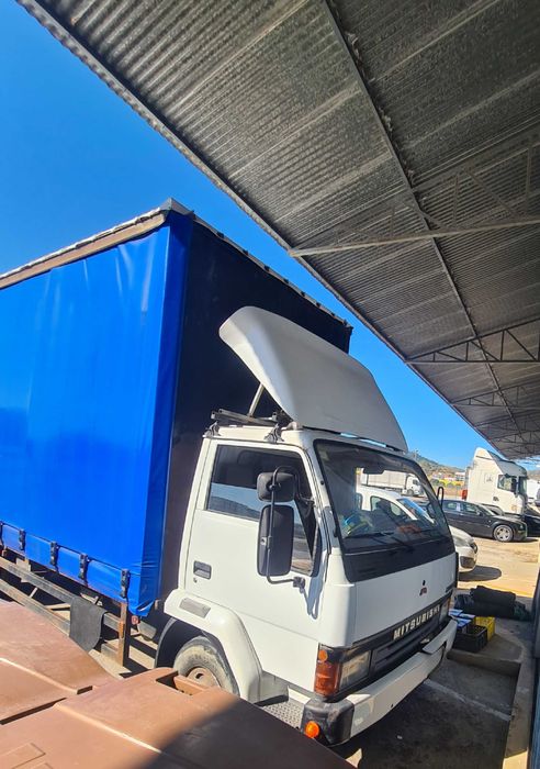 Mitsubishi Canter FH 100 de 1993, pronto a trabalhar, versão pesada.