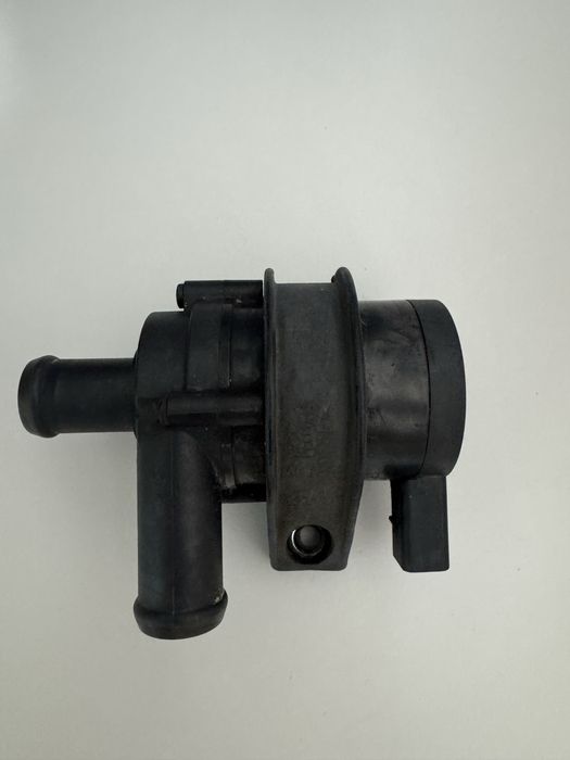 VAG 1K0965561J додаткова водяна помпа (насос охлаждения дополнительный