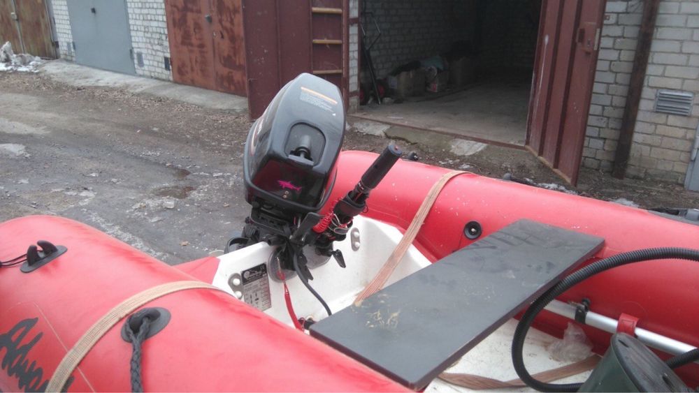 Моторний човен  Adventure RIB