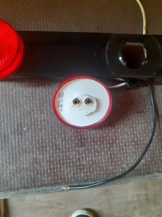 lampki obrysówki czerwone pozycyjne USA camper laweta