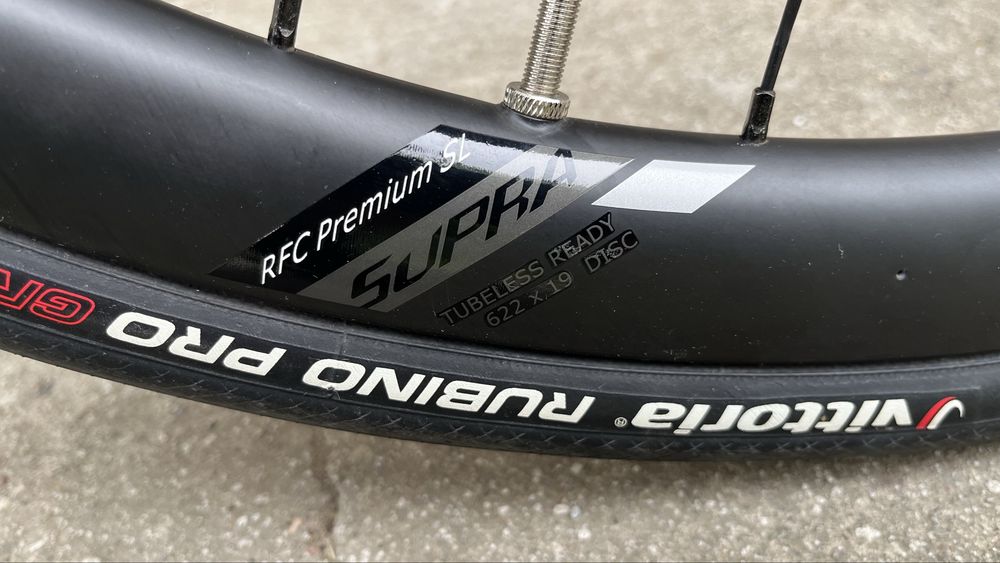 Koła Supra RFC Premium SL karbonowe z tarczami 160mm i oponami
