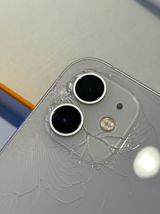 Iphone 12 128GB bom estado geral, vidro traseiro partido+capa incluída