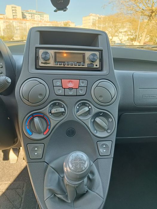 Fiat Panda 1.2 Gasolina — 2011 | Ar Condicionado | Rádio Bluetooth