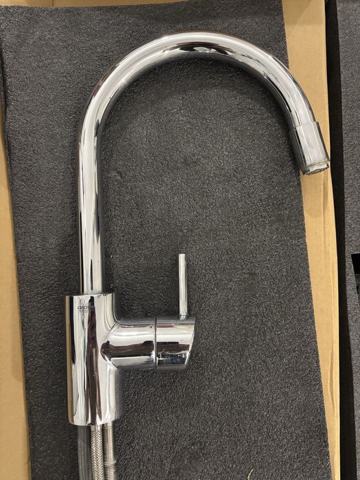 Bateria kuchenna Grohe z wyciaganą wylewką. Bardzo dobry stan