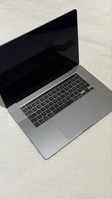 Macbook pro 16”. RAM 64gb. SSD 1Tb