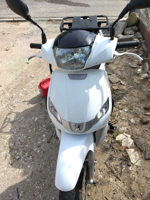 Vendo scooter Peugeot Tweet 50cc, ano 2017, a gasolina.  750 €