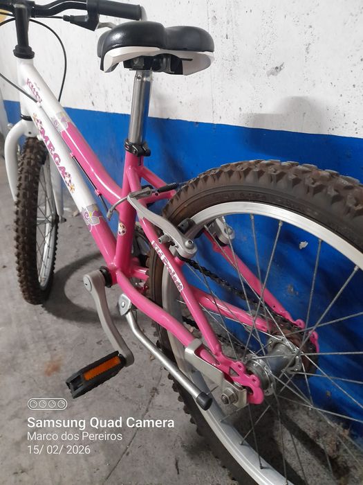 Bicicleta de menina Hello Kitty