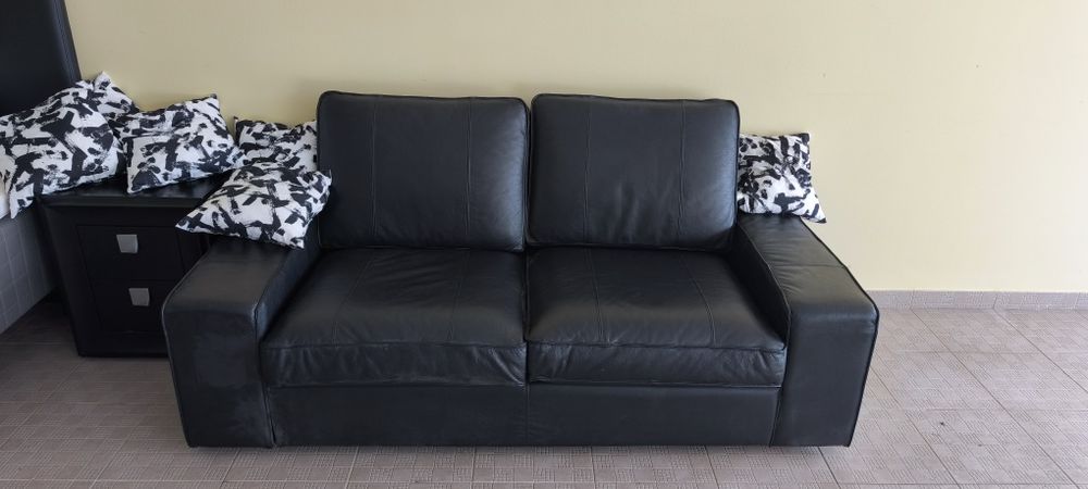 Vendo conjunto de mobiliário completo em excelente estado com design moderno e cores neutras ( preto / cinza) ideal para quarto ou estúdio