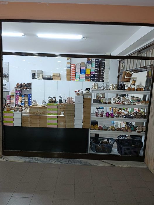 Trespasse Sapataria em centro comercial com 80m2