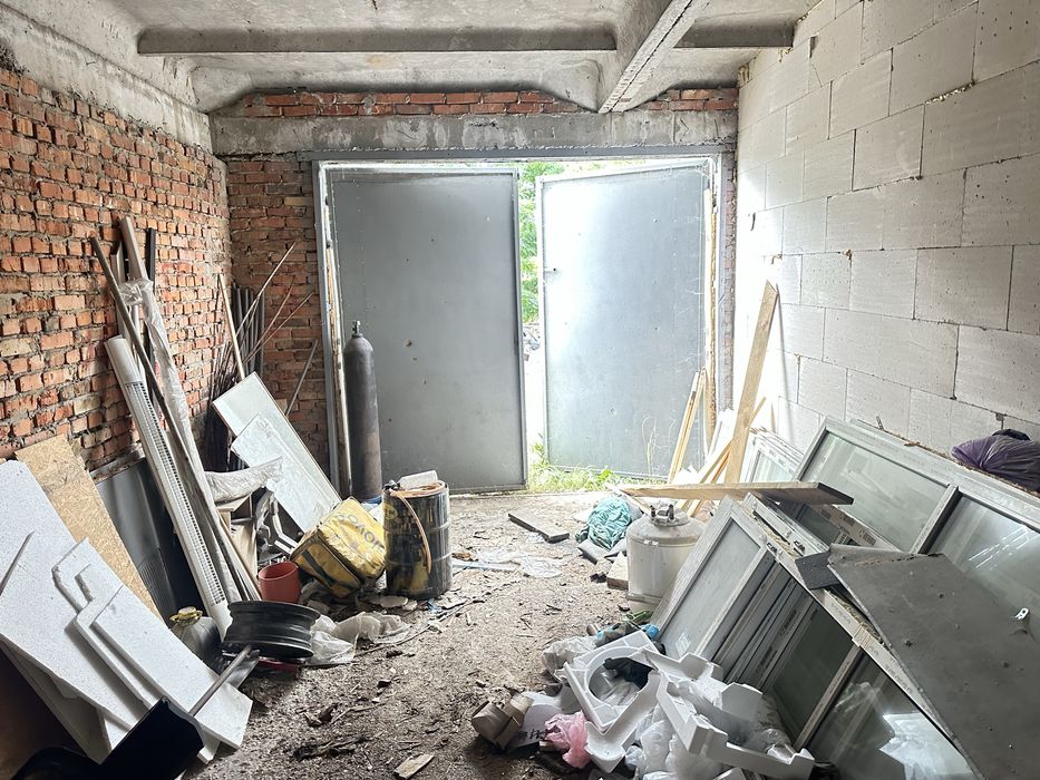 Аренда трох спариних гаражів