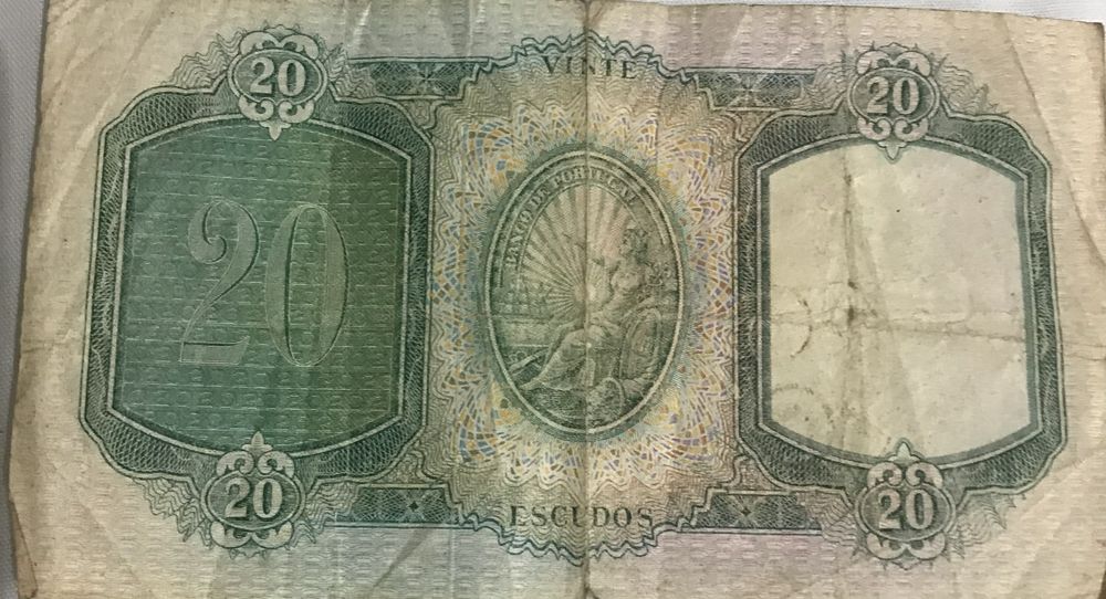 Notas antigas e em bom estado