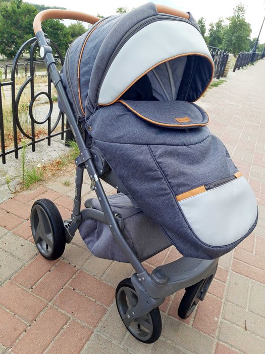 11 кг. 2в1 Гарненький чистий і зручний візочок!