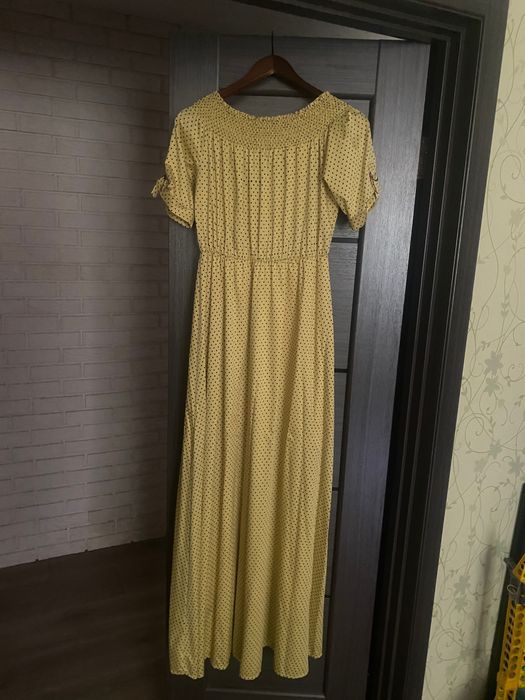 Продам плаття в пол жовтого кольору