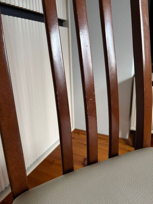 Zestaw sześciu krzeseł