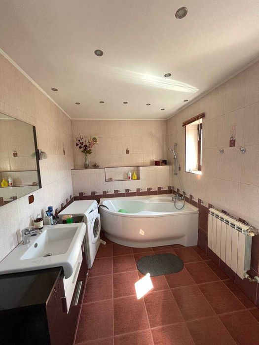 Продаж будинку та ділянки в смт. Івано Франкове