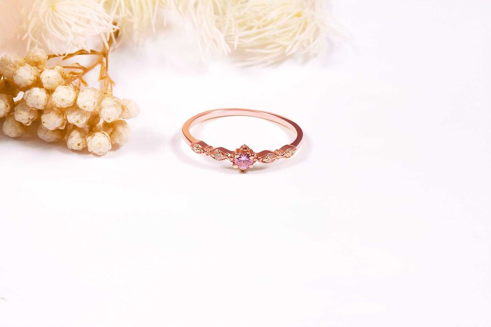 Кольцо из красного золота с розовым фианитом