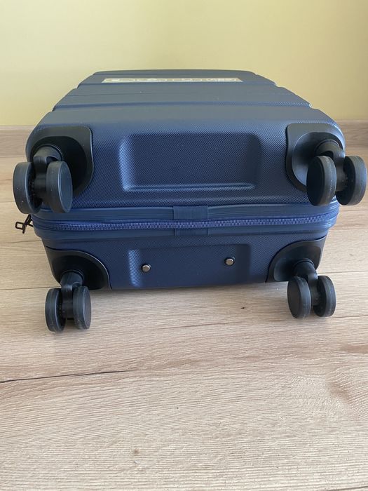 Валіза нова WITCHEN