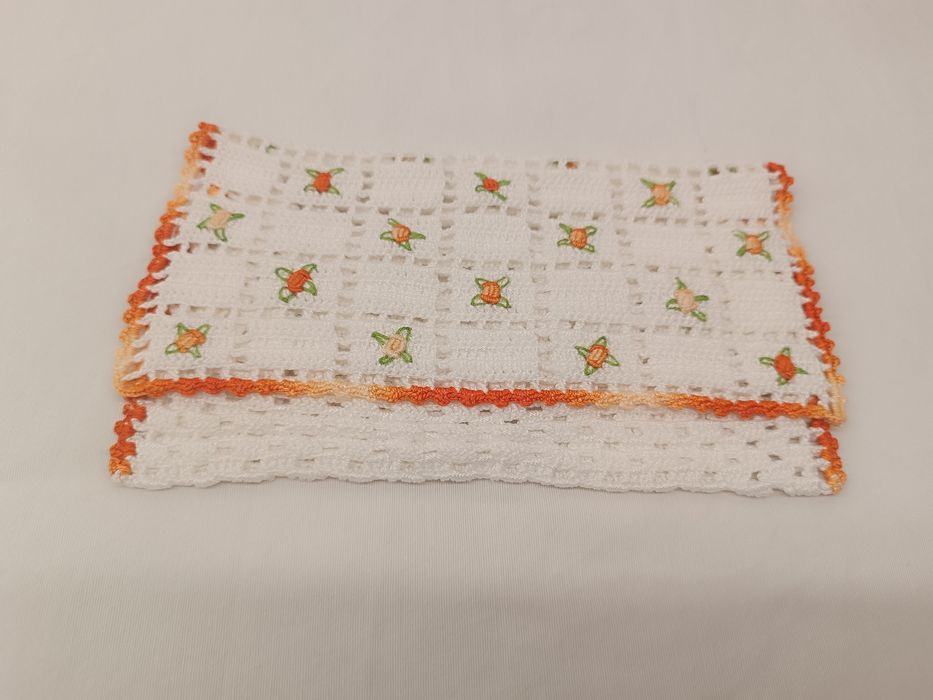 Bolsa em Renda feito à Mão. Nova.