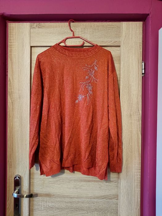 Sweter damski oversize XL ze srebrną błyszczącą nitką, czerwony sweter