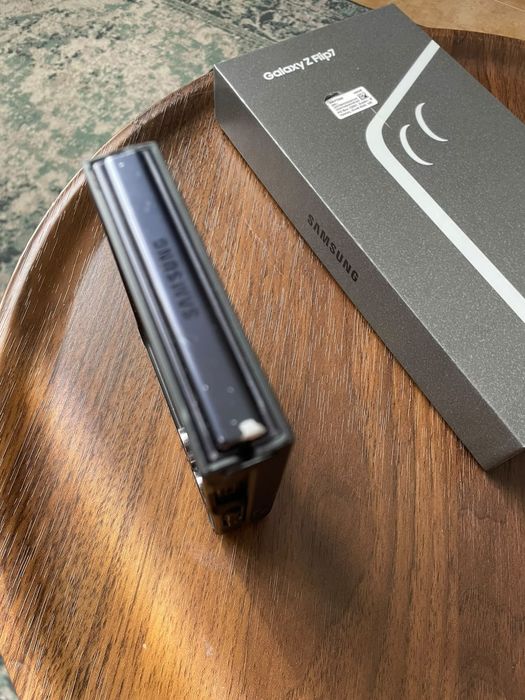 Samsung z flip7  dobrável