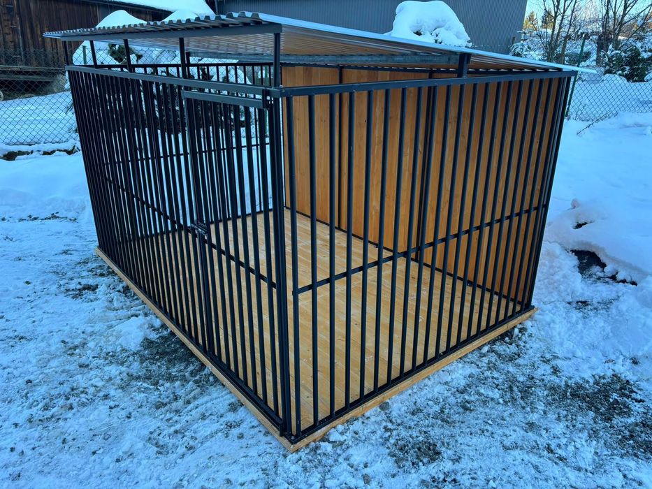 Solidny-kojec dla psa