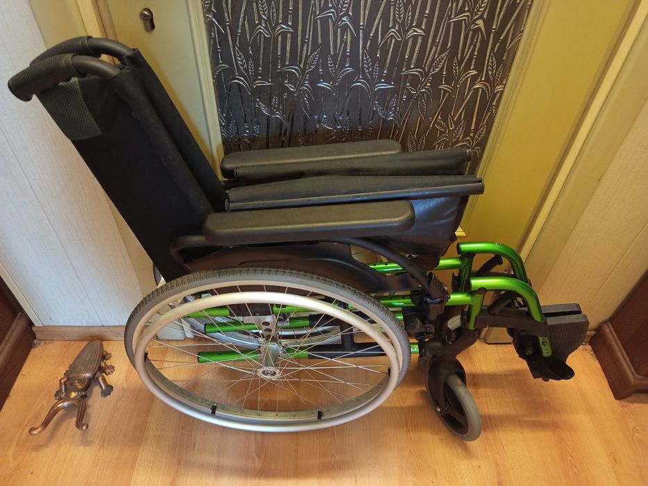 Инвалидная коляска Breezy Style 44см. Облегченная, Новая.