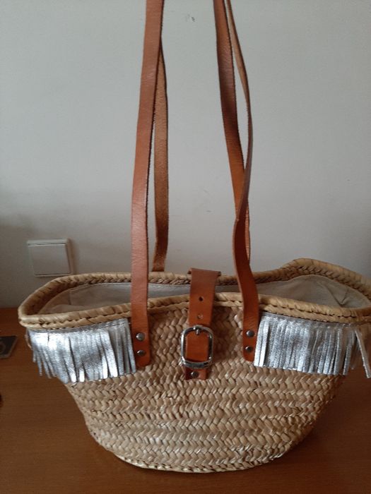 Carteira tipo cesta de palha