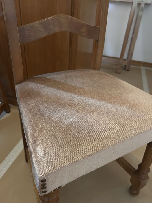 Conjunto 4 cadeiras madeira maciça estofo bege