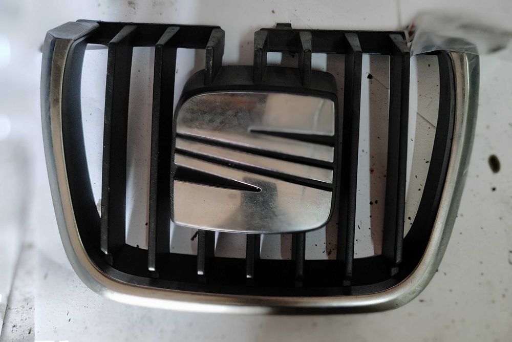 Seat Alhambra - Grill atrapa