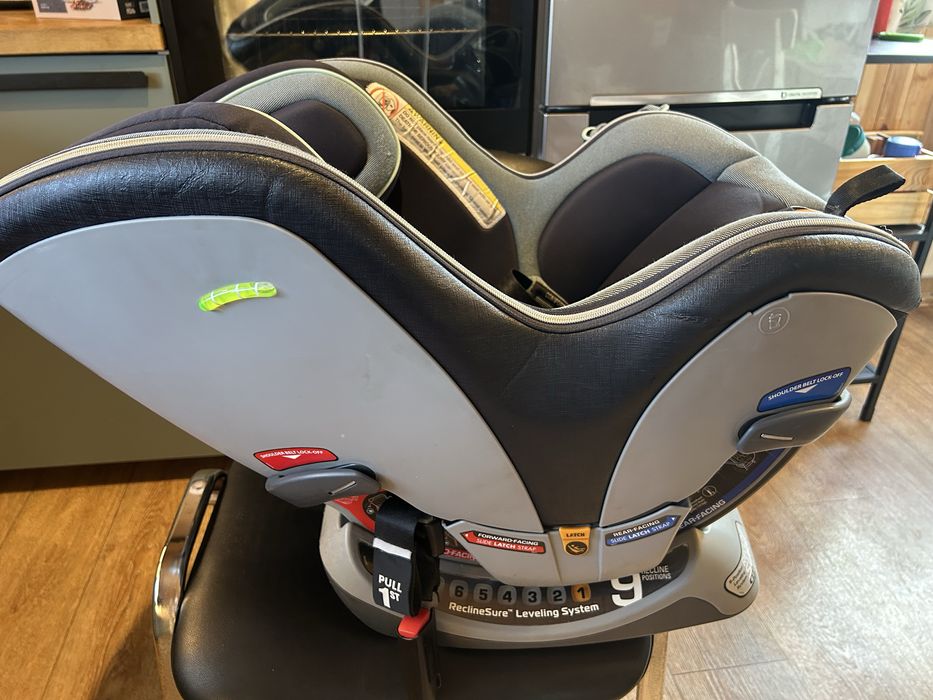 Автокрісло  Chicco Next Fit Zip