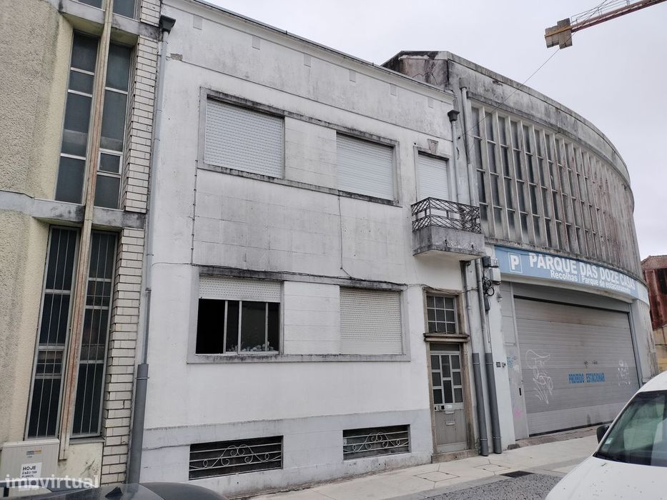 Andar Moradia com 8 quartos ao Marquês, Porto