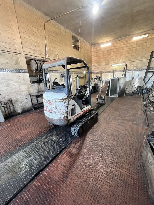 Giratoria Bobcat 320L