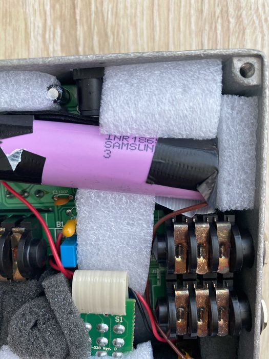 Electro-Harmonix Bass Blogger Distortion на аккумуляторе