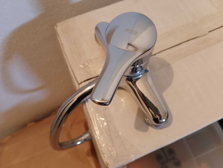 Torneira de cozinha instalação mural, acabamento cromado ROCA